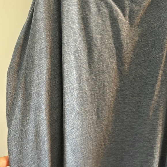 Lululemon tank - Picture 2 of 5